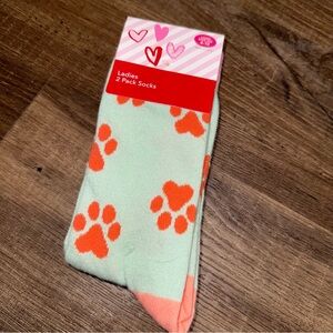 NWT! Ladies 2 pack Paw Print Puppy Socks
